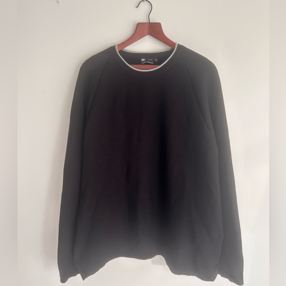 Simons Le 31 - Men's Black with Gray Trim Crewneck Sweater